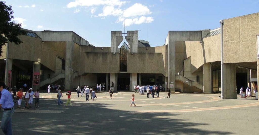 eglise sainte bernadette